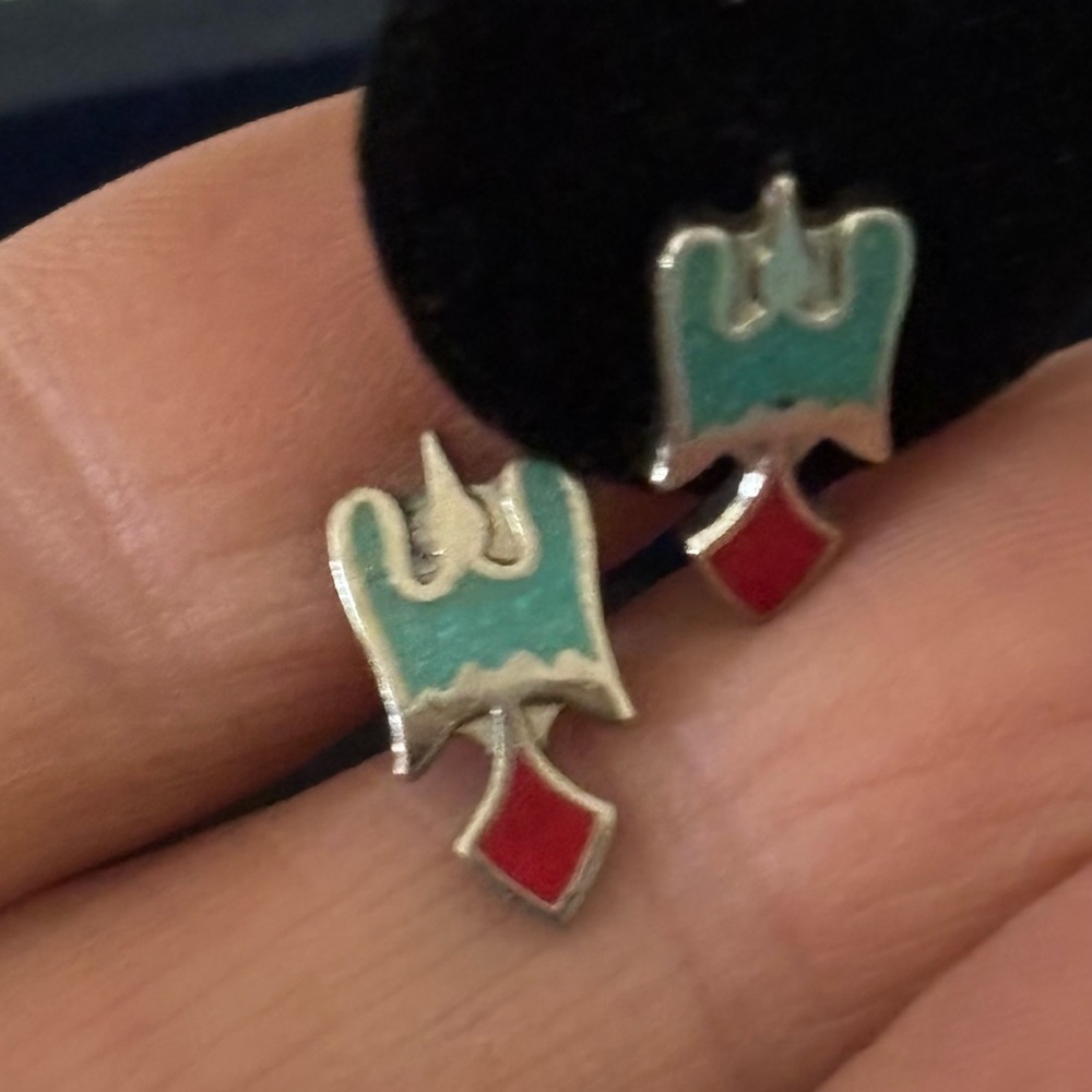Native American design earrings. - Picture 2 of 9